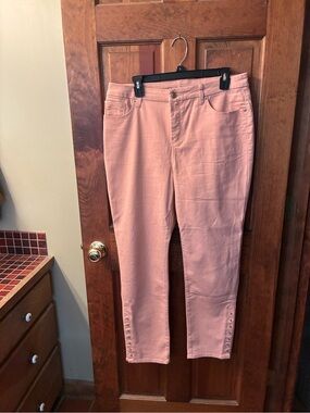 Chico NEW NEVER WORN , So-Slimming Girlfriend, slim leg ankle, to long for me.